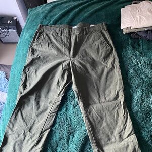 Men’s 36 x 32 Gap Khakis - Olive